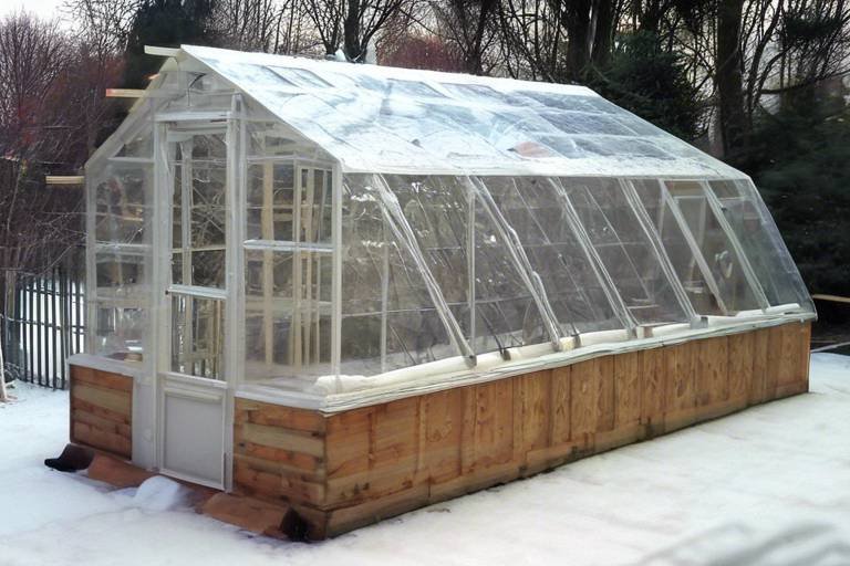 How to Build a DIY Garden Greenhouse for Winter